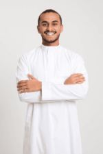 ⁦ثوب شبابي مزخرف أبيض ياقة سادة⁩ - الصورة ⁦3⁩