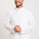ثوب شبابي مزخرف أبيض ياقة قلاب