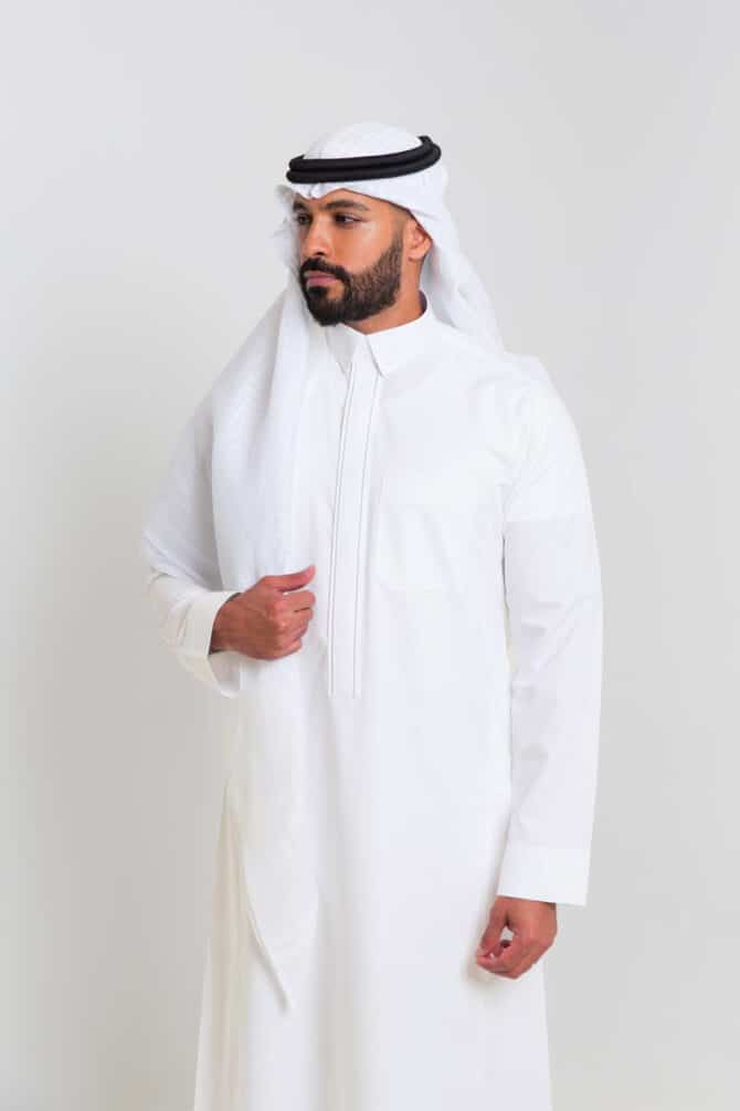 zakhrafat-white-classic-colllar-zipper-thobe-men-1