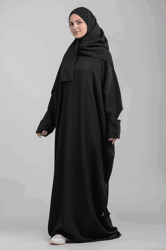 prayer-women-cover-black-stripe-umra-hajj-3