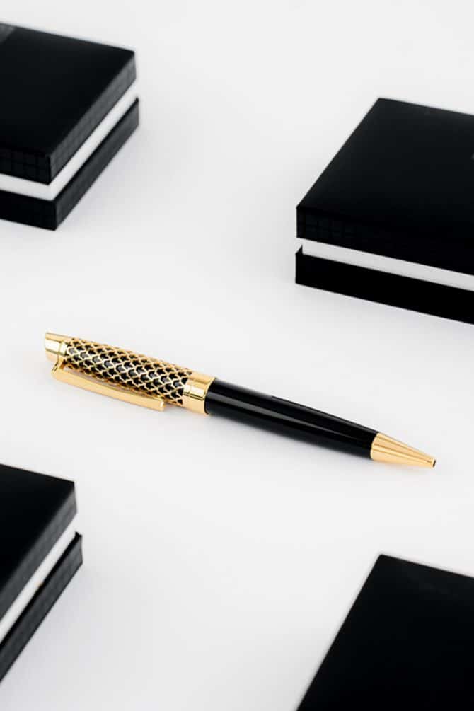 Versace-Gold&Black-Engraved-Pen-Al-Shiaka-3