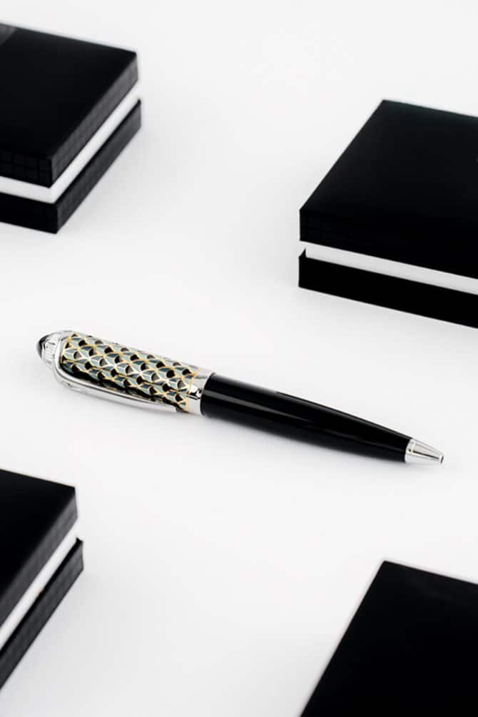 Versace-Gold&Black-Engraved-Pen-Alshiaka-3