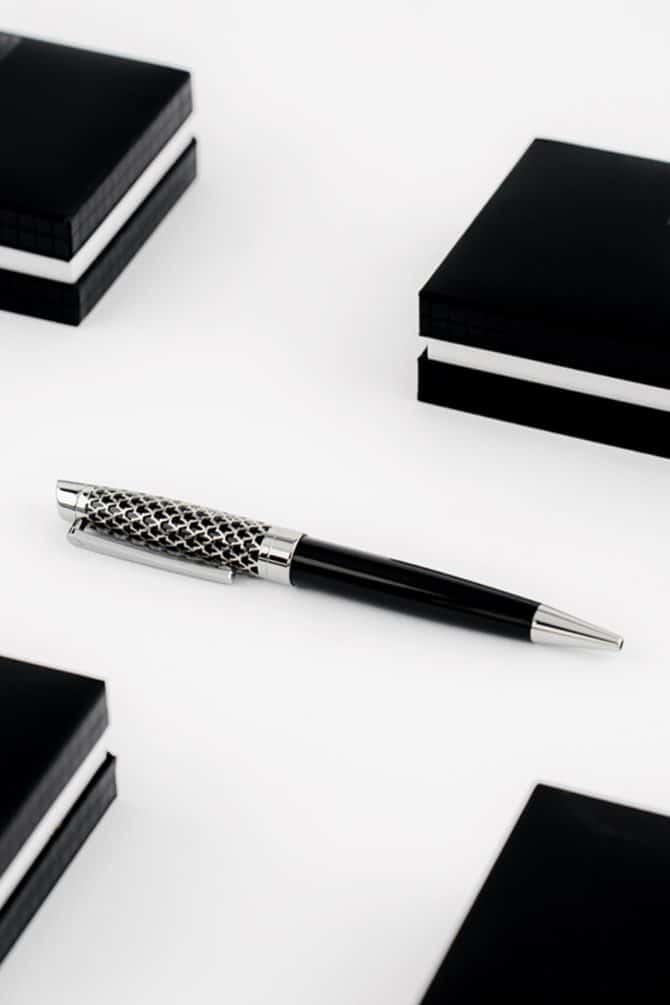 Versace-Silver&Black-Engraved-Pen-Al-Shiaka-3