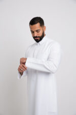 ⁦ثوب كلاسيك قلاب, سحاب مخفي, رجالي, لون أبيض⁩ - الصورة ⁦2⁩