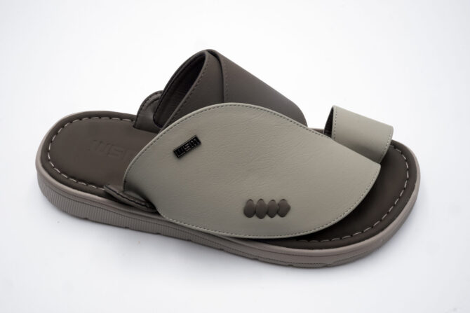 Al Shiaka Beige & Cocoa Men’s Shargi Slippers - Image 3