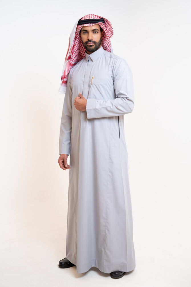 ⁦ثوب الشياكة الرجالي نص وقفة, ياقة قلاب, ثوب أعمال رمادي⁩ - الصورة ⁦2⁩