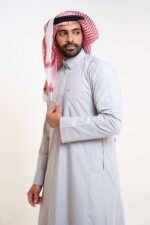 ثوب الشياكة الرجالي نص وقفة, ياقة قلاب, ثوب أعمال رمادي