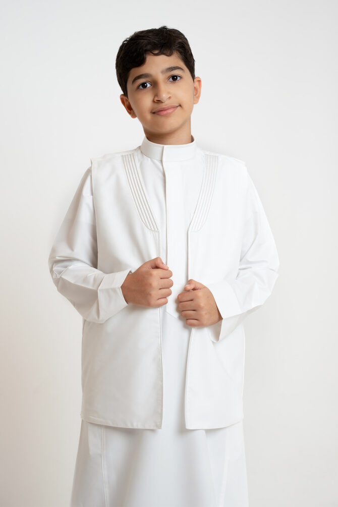 Al Shiaka Embroidered Thobe – Creamy for youth - Image 4