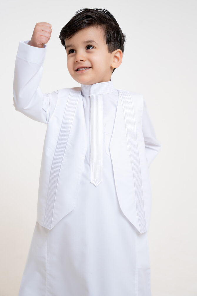 ⁦ثوب الشياكة زخرفات ولادي – أبيض⁩ - الصورة ⁦2⁩