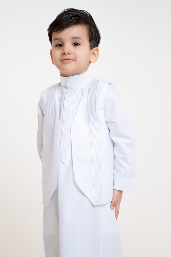 ⁦ثوب الشياكة زخرفات ولادي – أبيض⁩ - الصورة ⁦3⁩