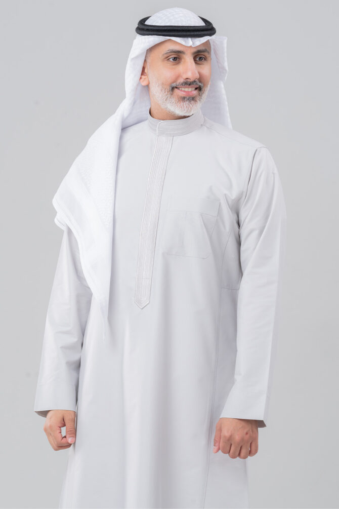 Men’s embroidered thobe - Light gray - Image 2