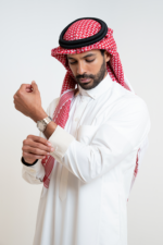 ⁦ثوب الشياكة ري ثوب رجالي, كريمي, أكمام كبك, قلاب⁩ - الصورة ⁦2⁩