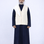 سديري الشياكة الرجالي المطرّز, كريمي