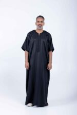 Elegant Black Men's Jalabiya with Embroidered Detail