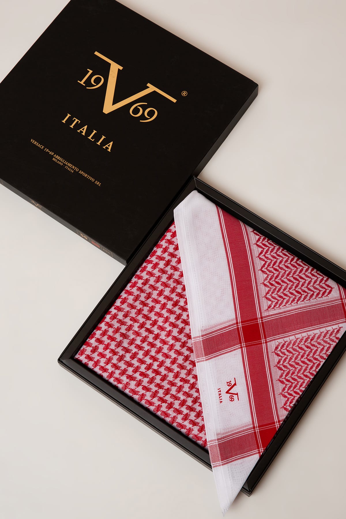 dark-red-shumagh-headgear-v1969-saudi-men-4 19V69 Versace Premium Dark Red Shemagh - Image 1